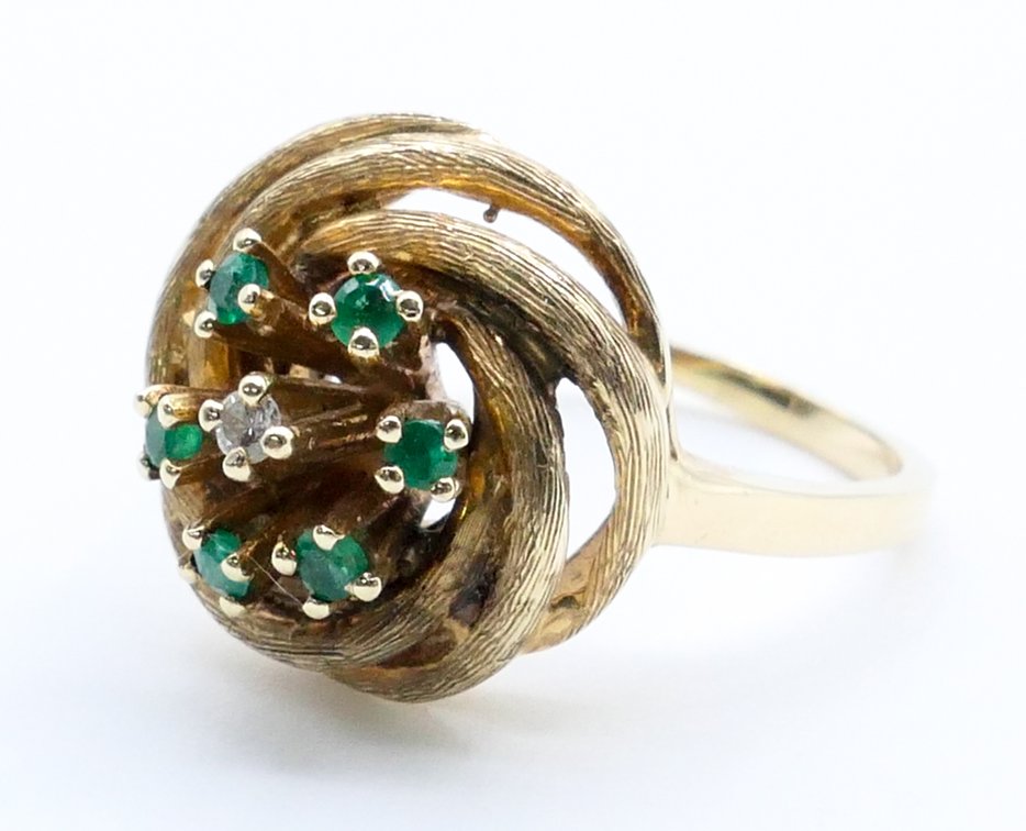 14K Gold Swirl Ring