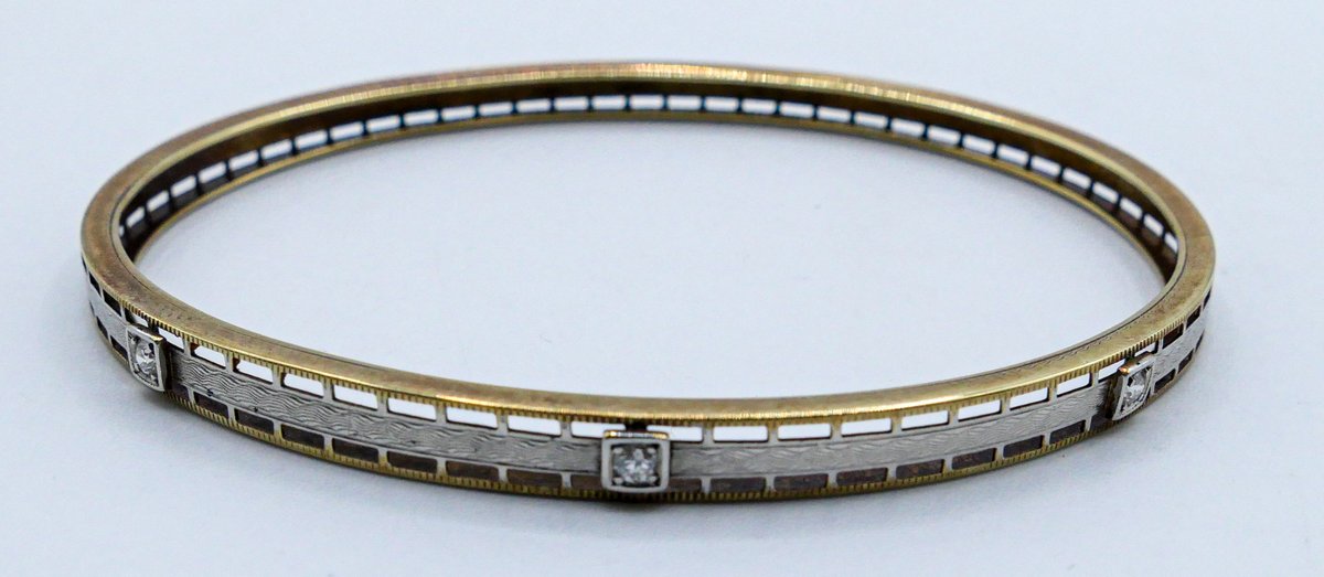 10K Gold Bangle
