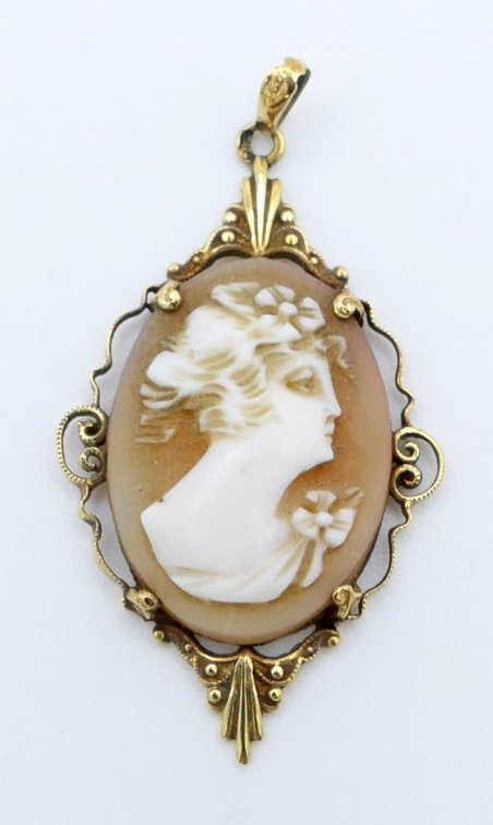 14K Gold Cameo Pendant