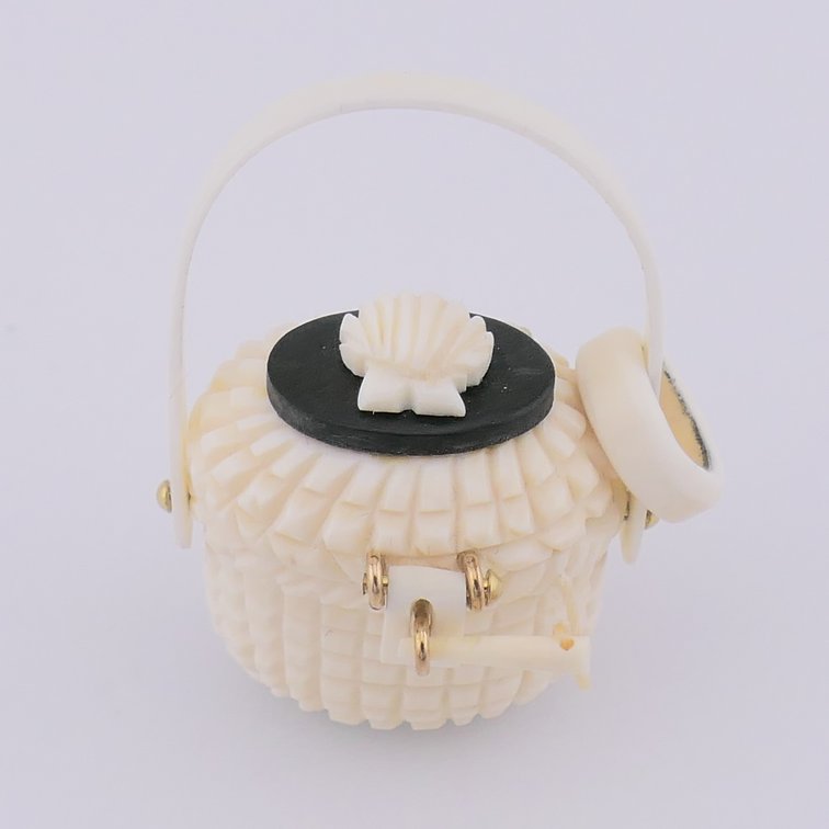 Mini Nantucket Friendship Purse Shell Pendant