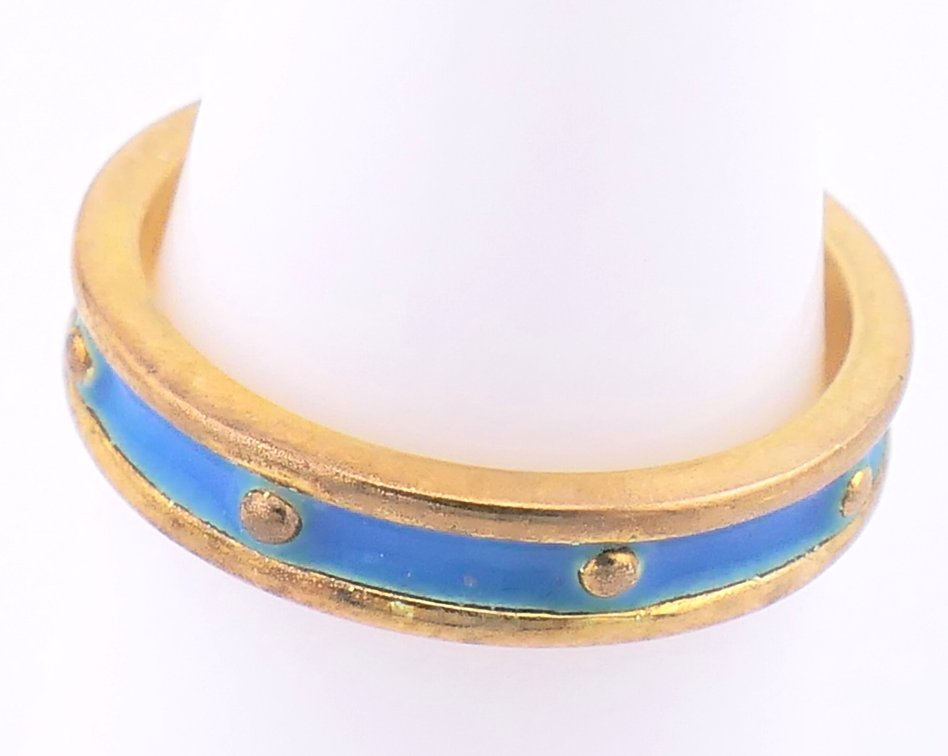 18K Gold Band Ring with Stud Details