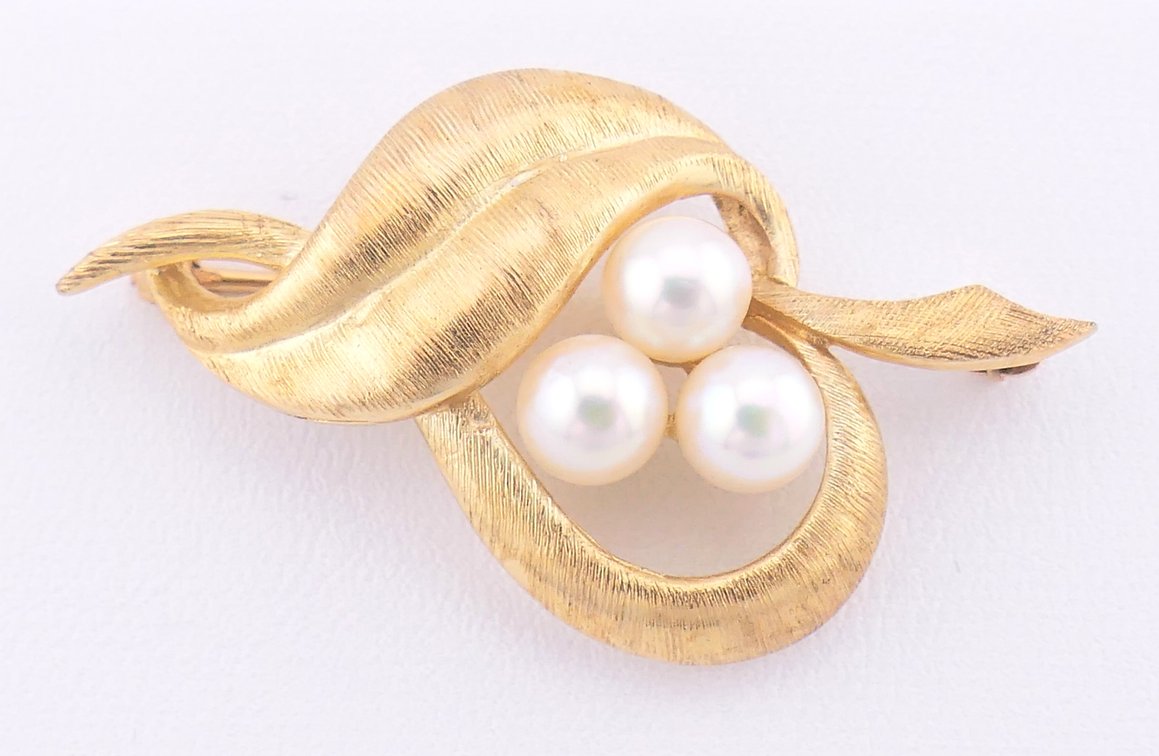 14K Gold Spade Shaped Brooch with Pearls