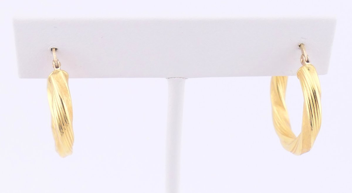 18K Gold Twist Design Hoop Earrings