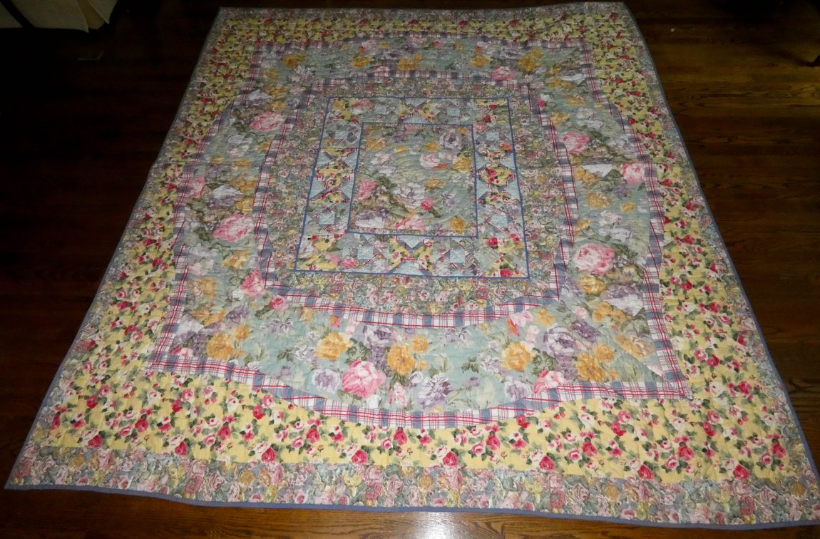 Floral Accent Quilt