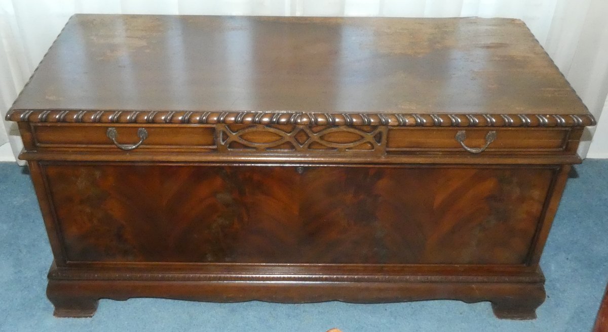 Roos Cedar Chest