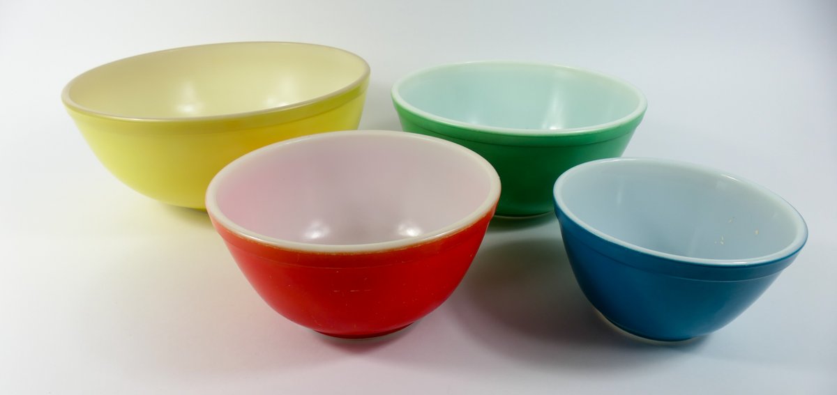 Complete Set of Vintage Pyrex Nesting Mixing Bowls