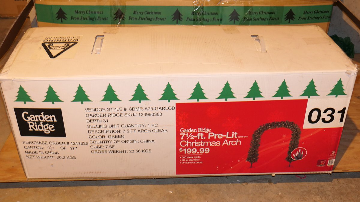 7’6” Prelit Christmas Arch