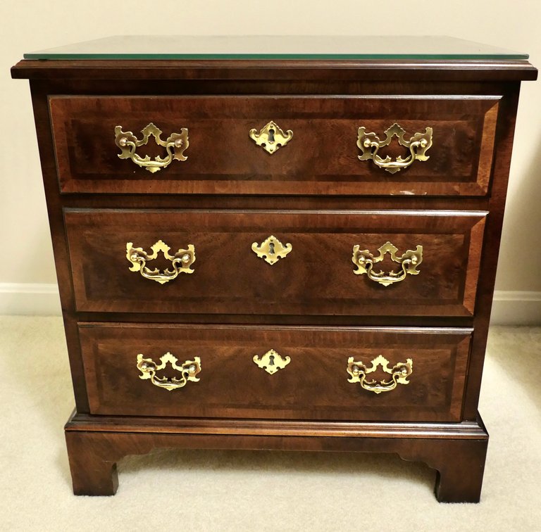 Henredon "Aston Court" Nightstand