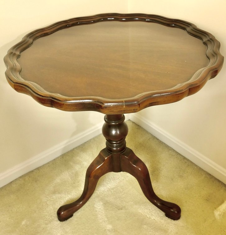 Mahogany Finish Pie Crust Table