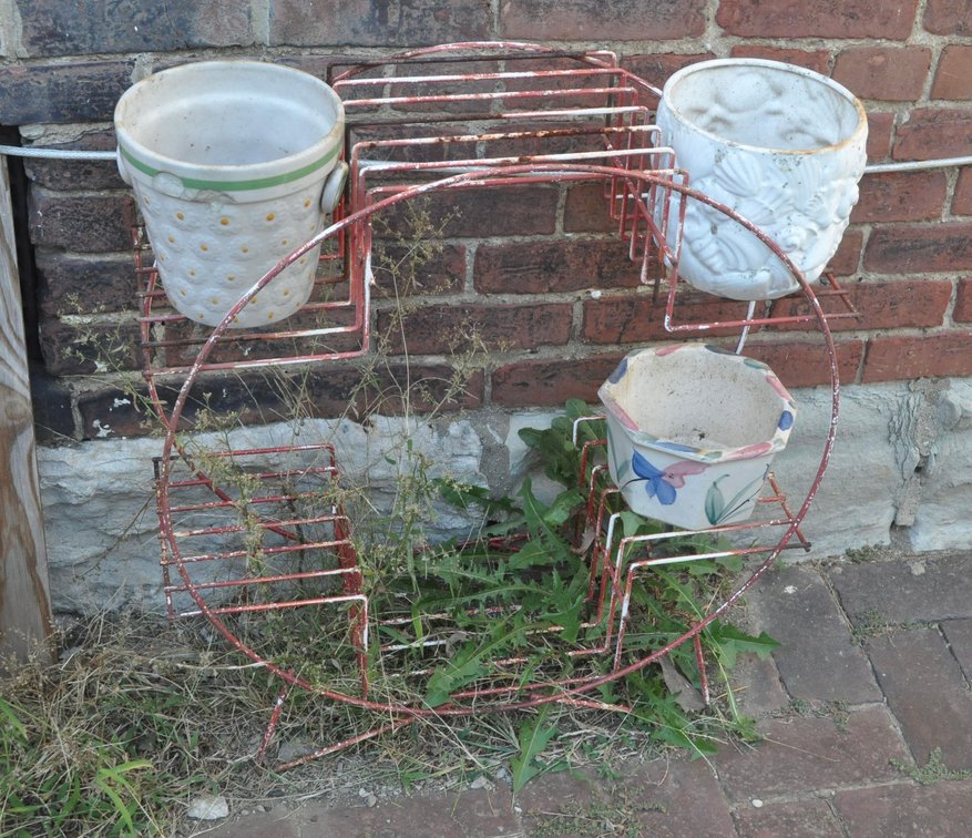 Round Metal Plant Stand With Three Planters