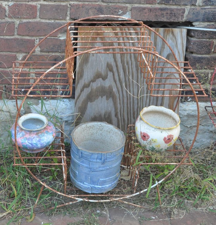 Round Metal Plant Stand With Three Planters