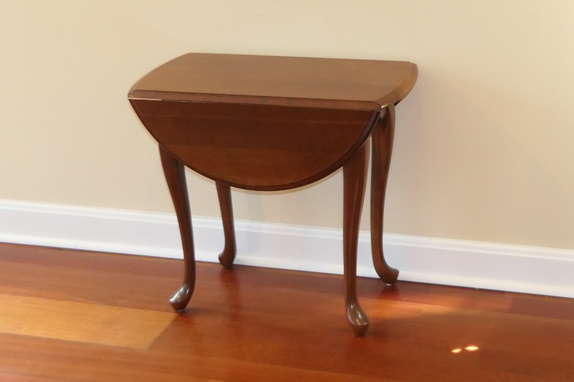 Cherry Queen Anne Style Drop Leaf Accent Table