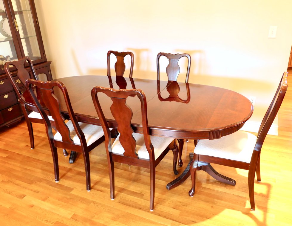 Mahogany Double Pedestal Dining Room Table and Chairs