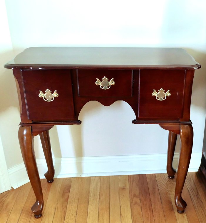 Queen Anne Style Lowboy Console