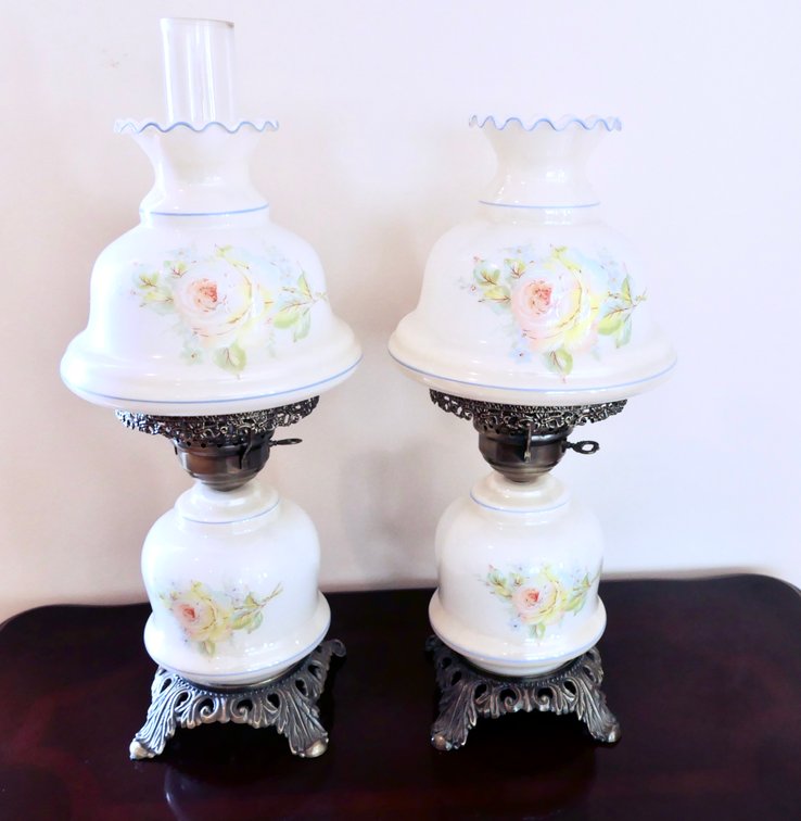 Pair of Small Gone With the Wind Style Parlor Lamps