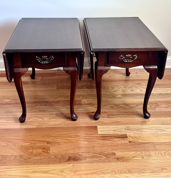 Pair of Queen Anne Style Drop Leaf End Tables