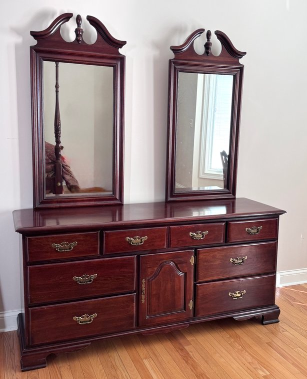 Traditional Wooden Triple Dresser