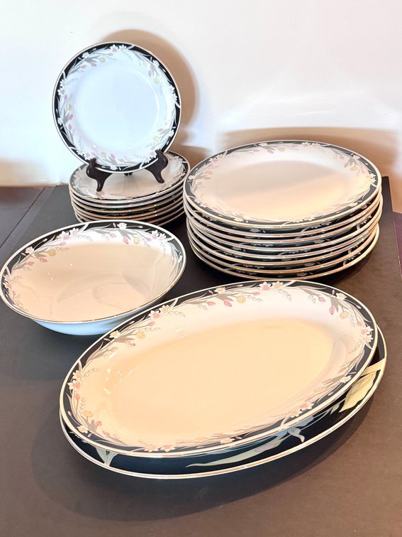 "Michelle" Tienshan Fine China Set