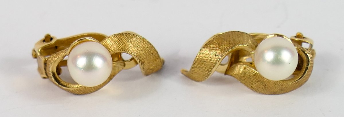 14kt Gold Pearl Clip-on Earrings