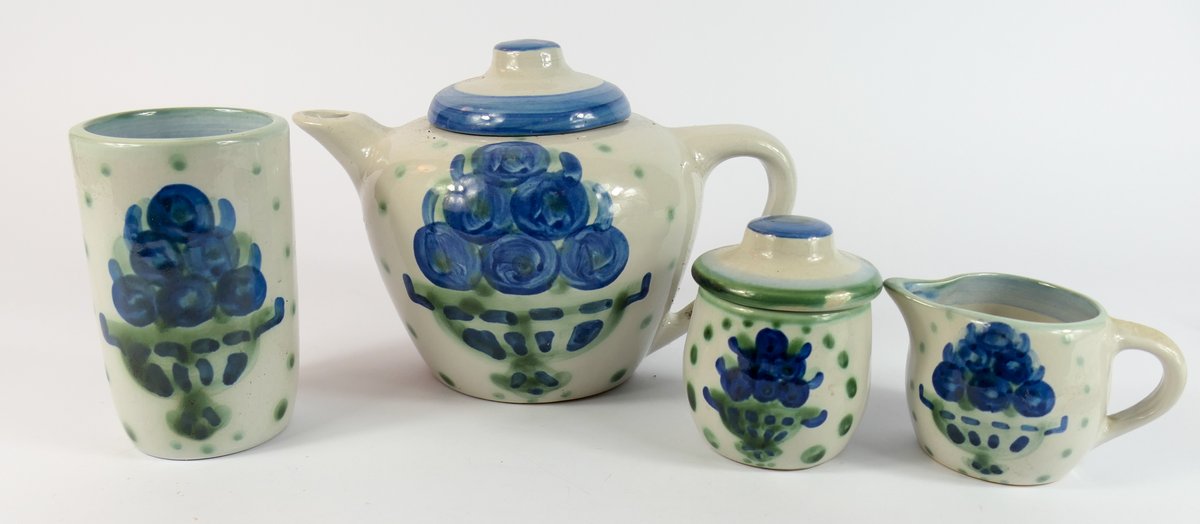 MA Hadley Blueberry Bouquet Pottery