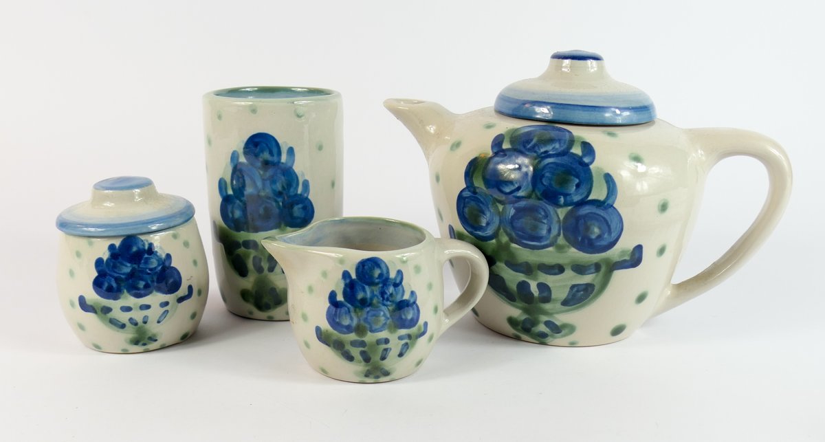MA Hadley Blueberry Bouquet Pottery