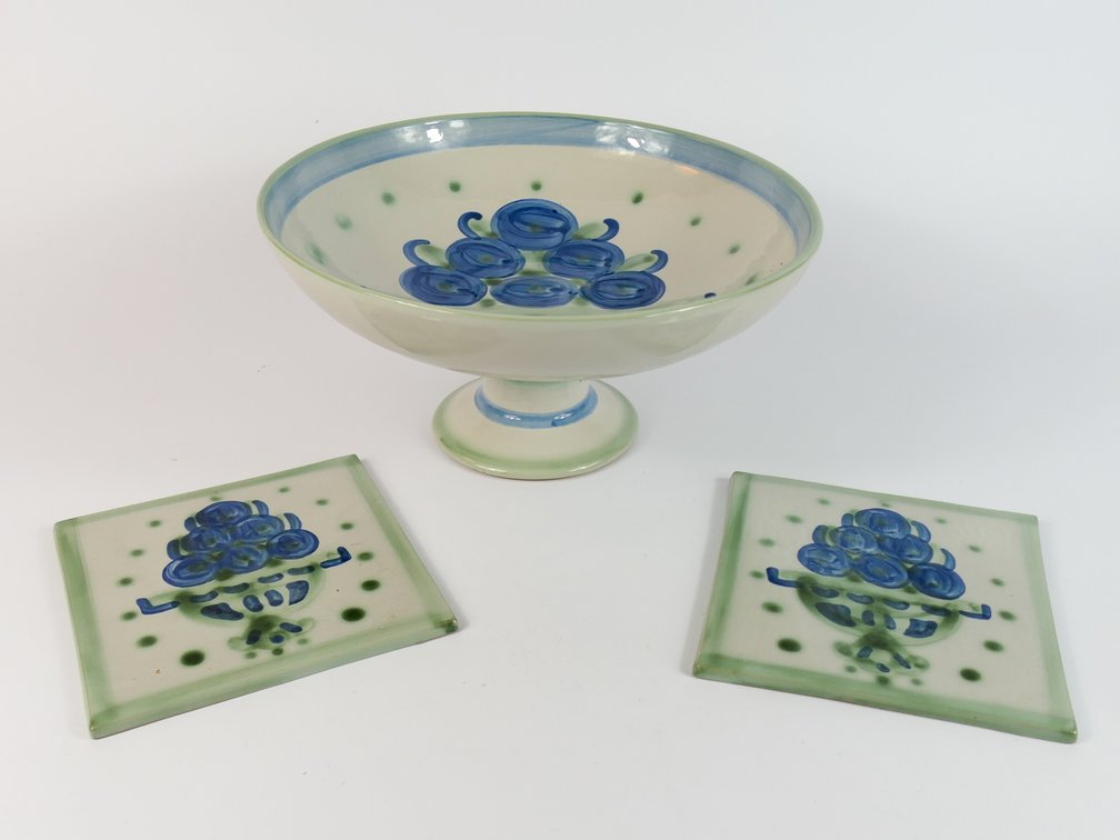 MA Hadley Blueberry Bouquet Pottery