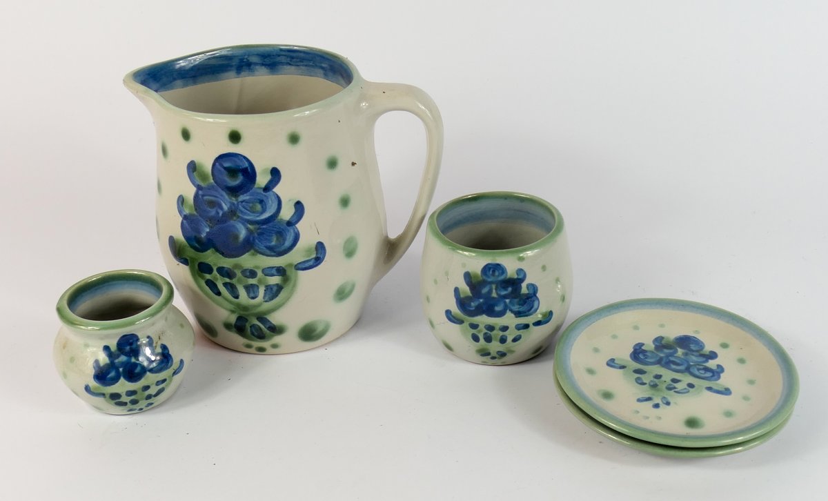 MA Hadley Blueberry Bouquet Pottery