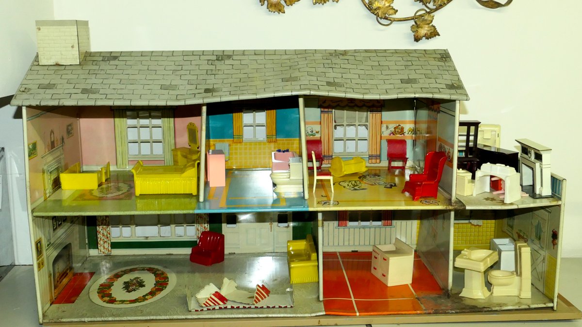 Metal Dollhouse with Furniture