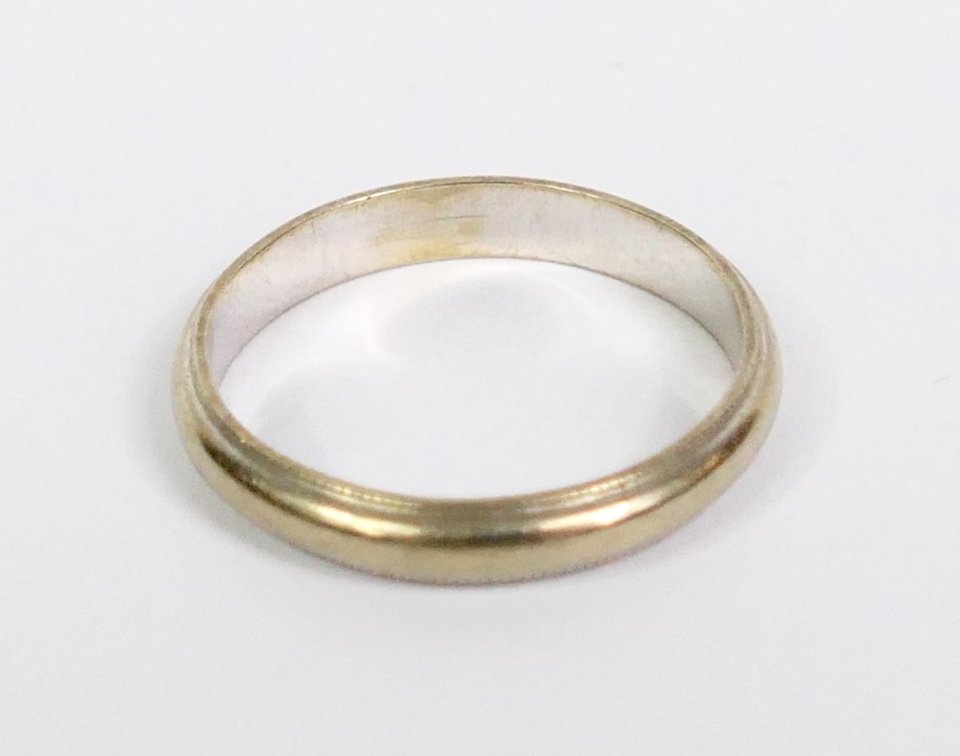14k White Gold Wedding Band