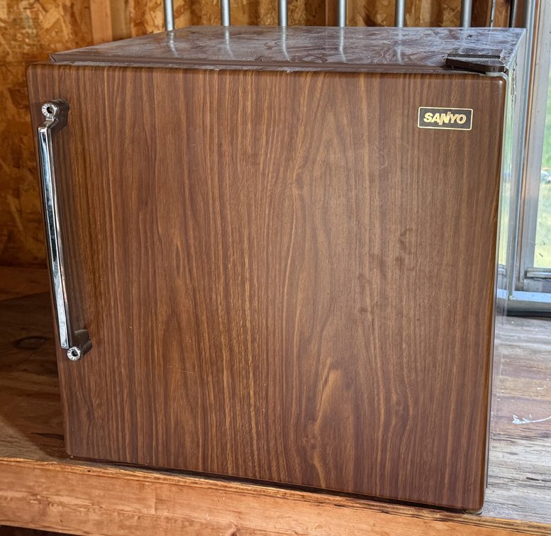 Sanyo Garage Mini Refrigerator