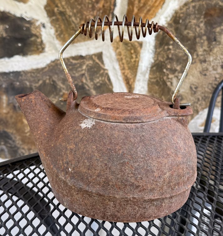 Cast Iron Kettle with Spring Handle