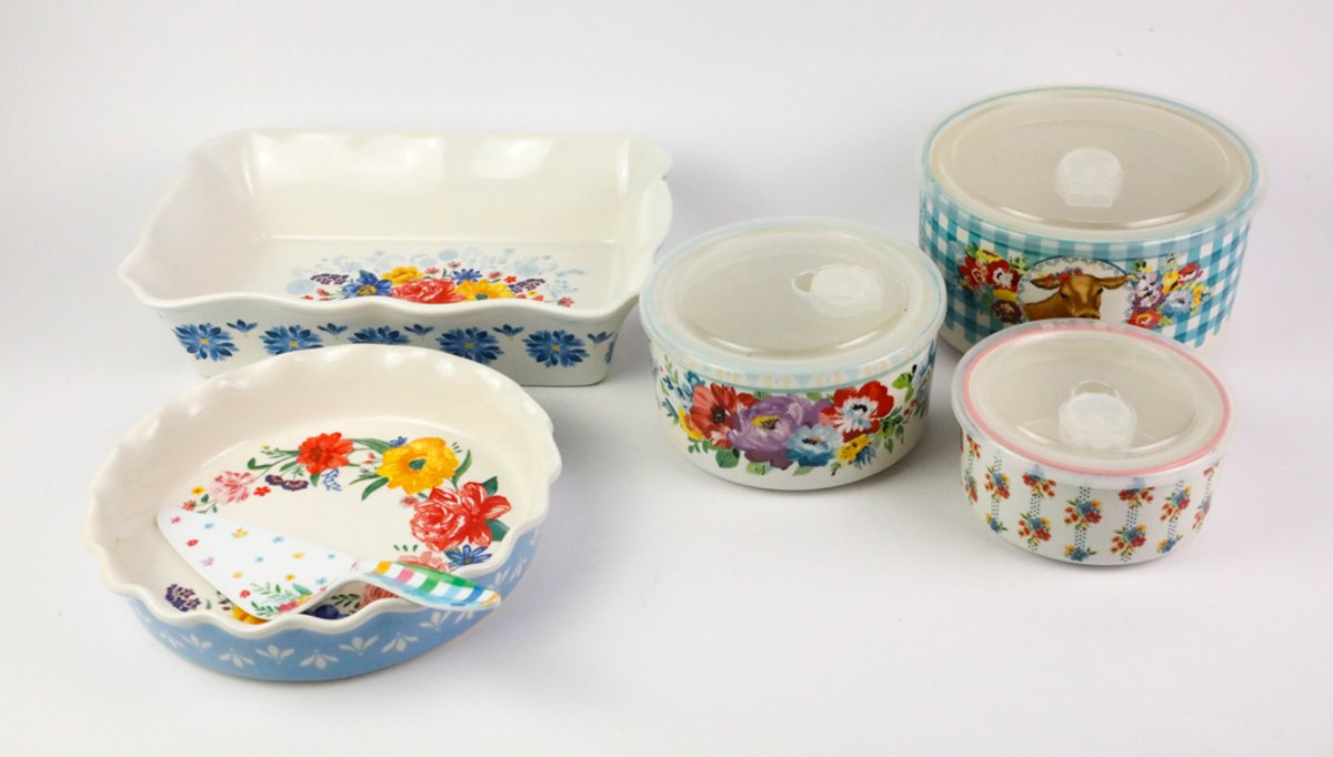 Pioneer Woman Bakeware Pieces