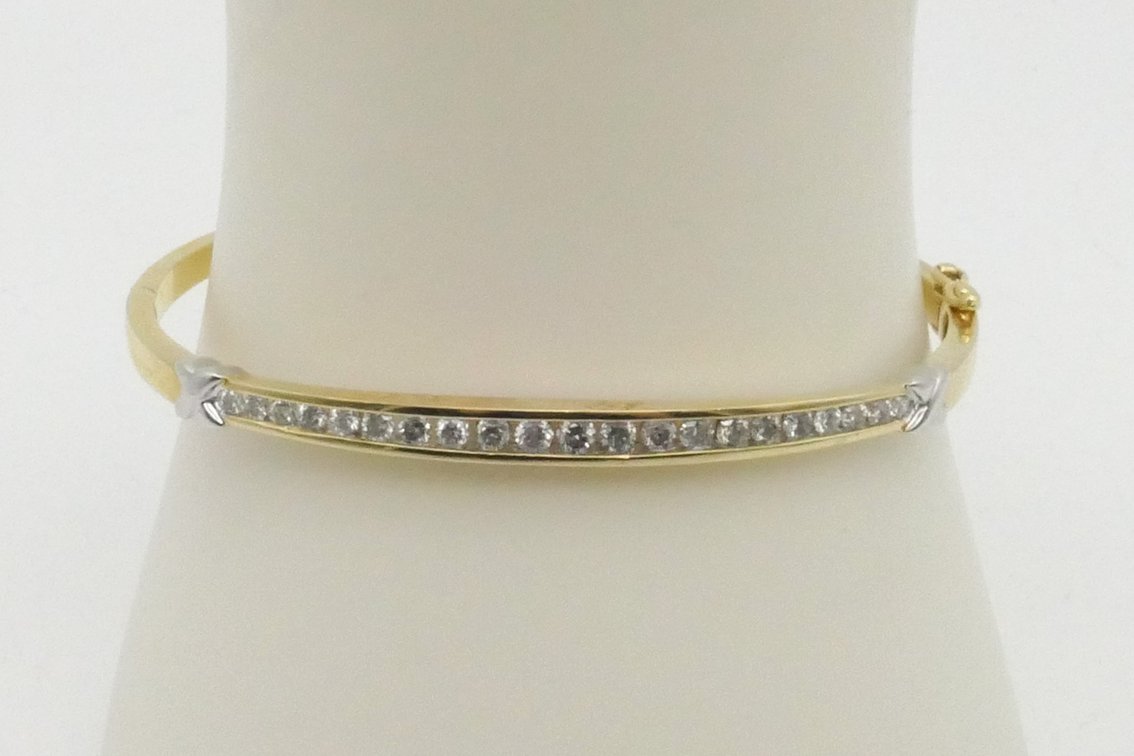 14k Gold Diamond Hinged Bangle Bracelet