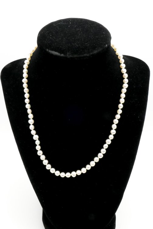 White Pearl Beaded Necklace