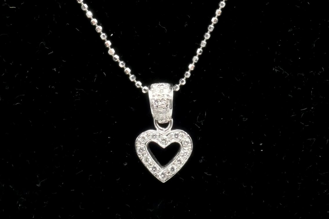 18k White Gold Open Heart Diamond Pendant Necklace