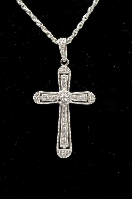 14k White Gold Diamond Cross Pendant Necklace