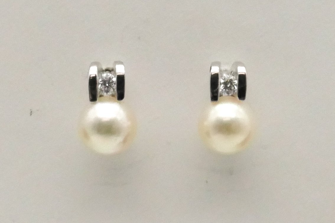 14k White Gold Pearl and Diamond Stud Earrings