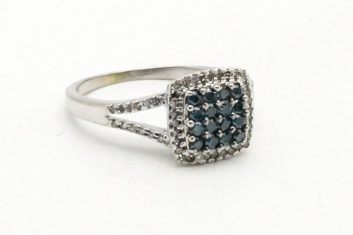 10k White Gold Diamond Cluster Ring