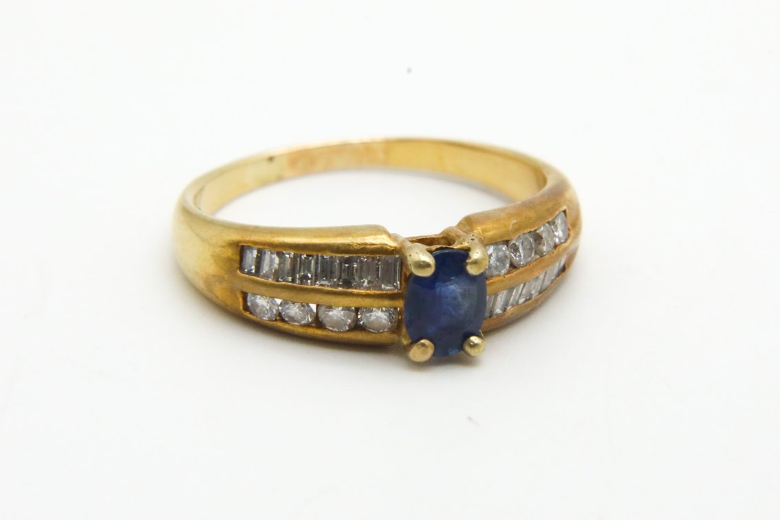 14k Gold Sapphire Ring with Baguette Cut and Round Cut Diamonds