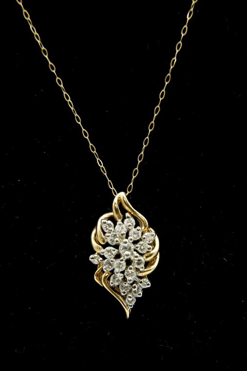 14k Gold Diamond Cluster Pendant Necklace