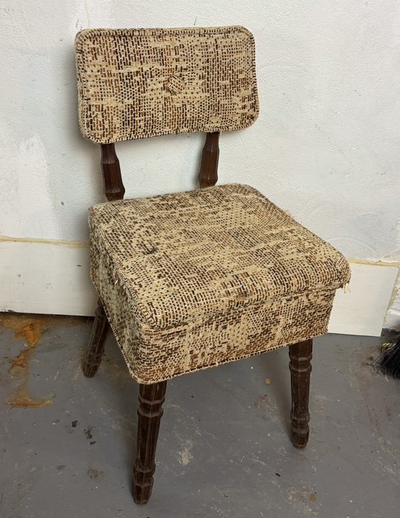 Upholstered Sewing Chair with Lift-Up Seat