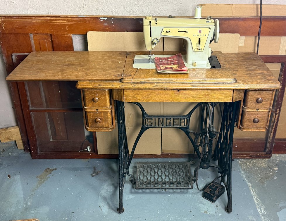 Antique Oak Singer Treadle Sewing Machine Table with Singer Sewing Machine
