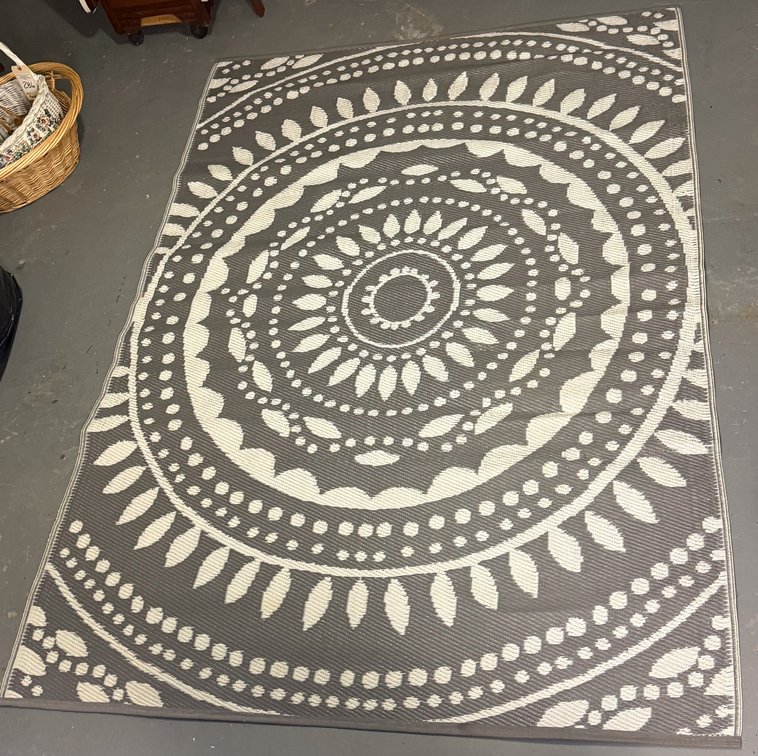 Gray Medallion Outdoor Rug