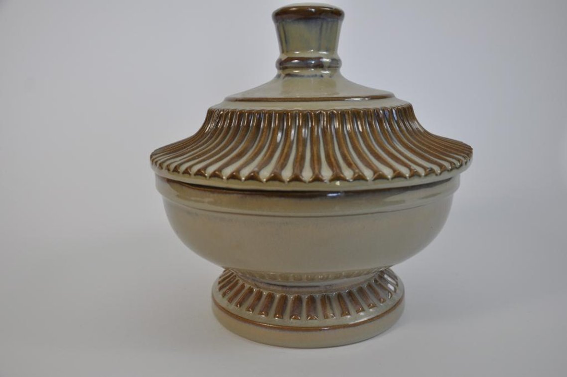 Decorative Glazed Ceramic Bowl with Lid