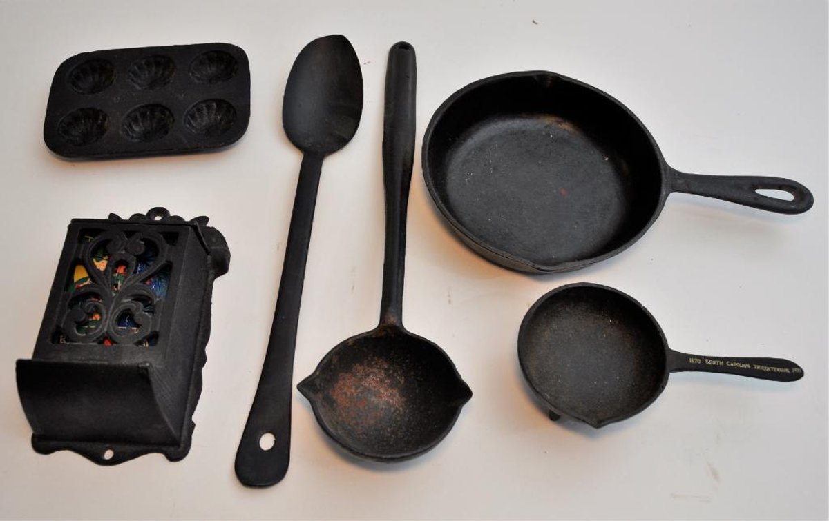Assorted Cast Iron Items