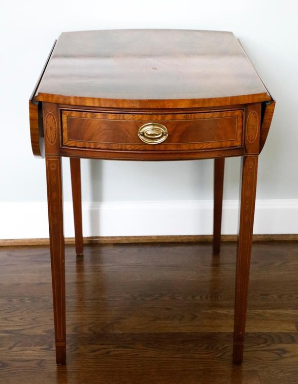 Councill Craftsmen Pembroke Style Mahogany Drop Leaf Side Table