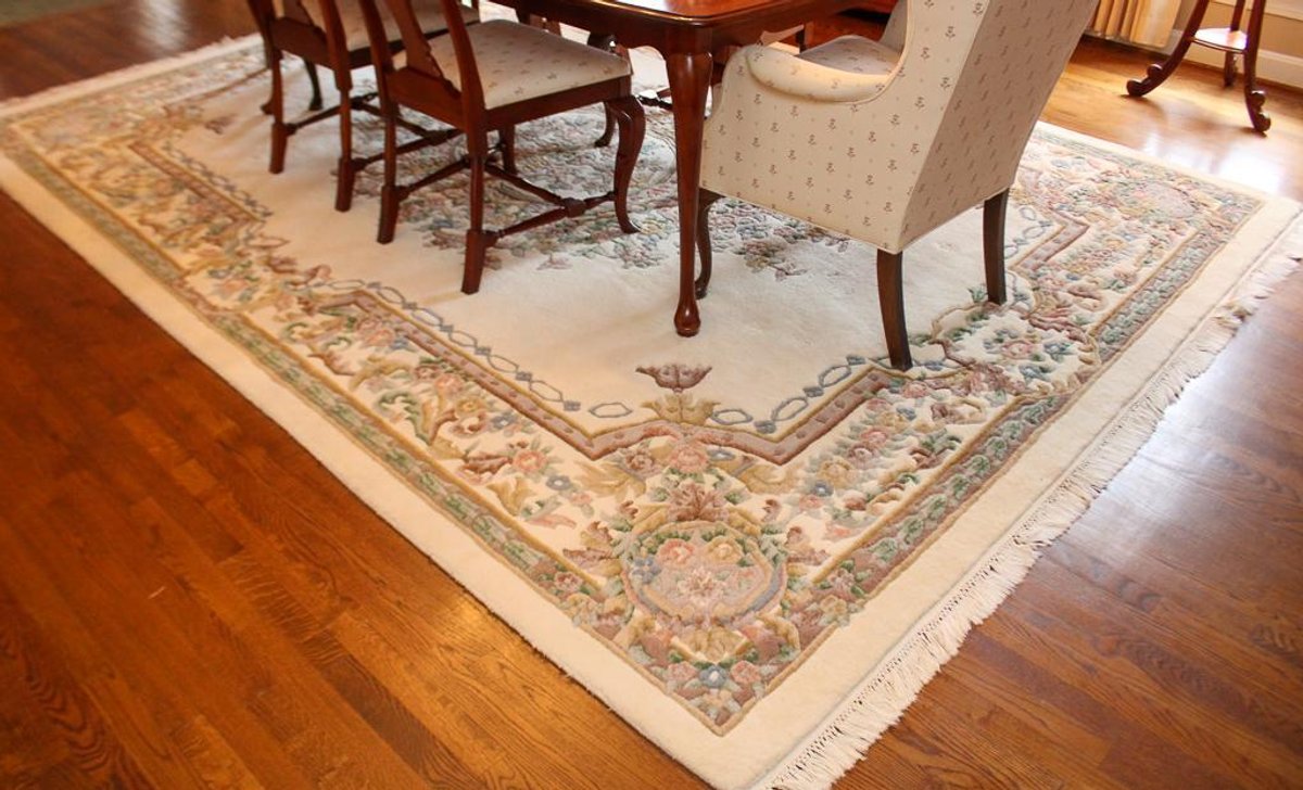 Hand Woven 100% Wool Indo-Chinese Area Rug