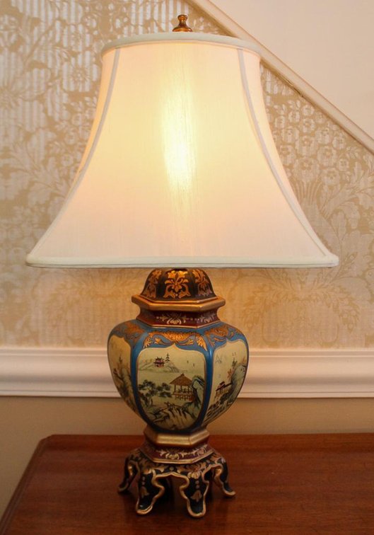 Asian Style Ceramic Decorator Table Lamp