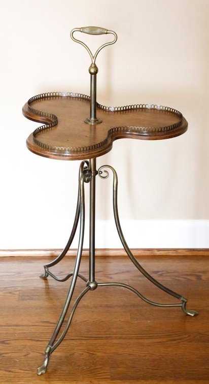 Clover Shape Rotating English Drinks Table