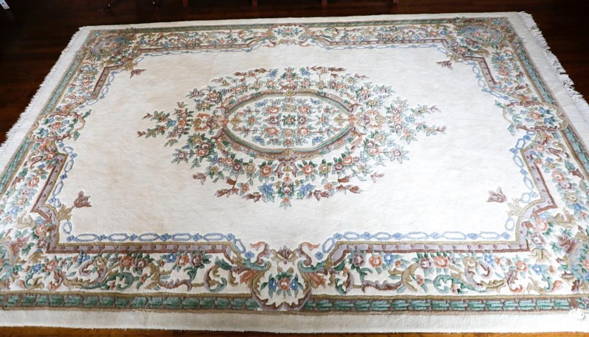 Hand Woven 100% Wool Indo-Chinese Area Rug